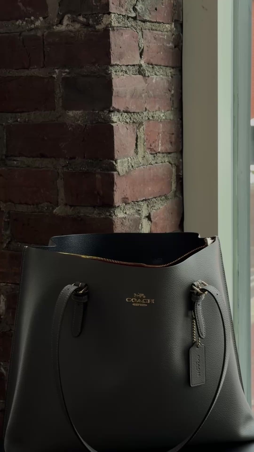 Natural Lip Balm - Moisturizing Lip Care with Nourishing Oils